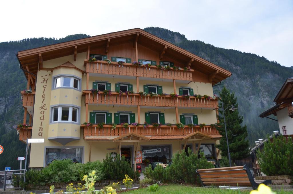 Ladina Hotel