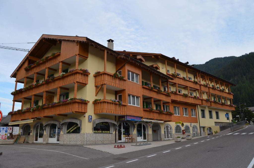 Ladina Hotel Campitello di Fassa