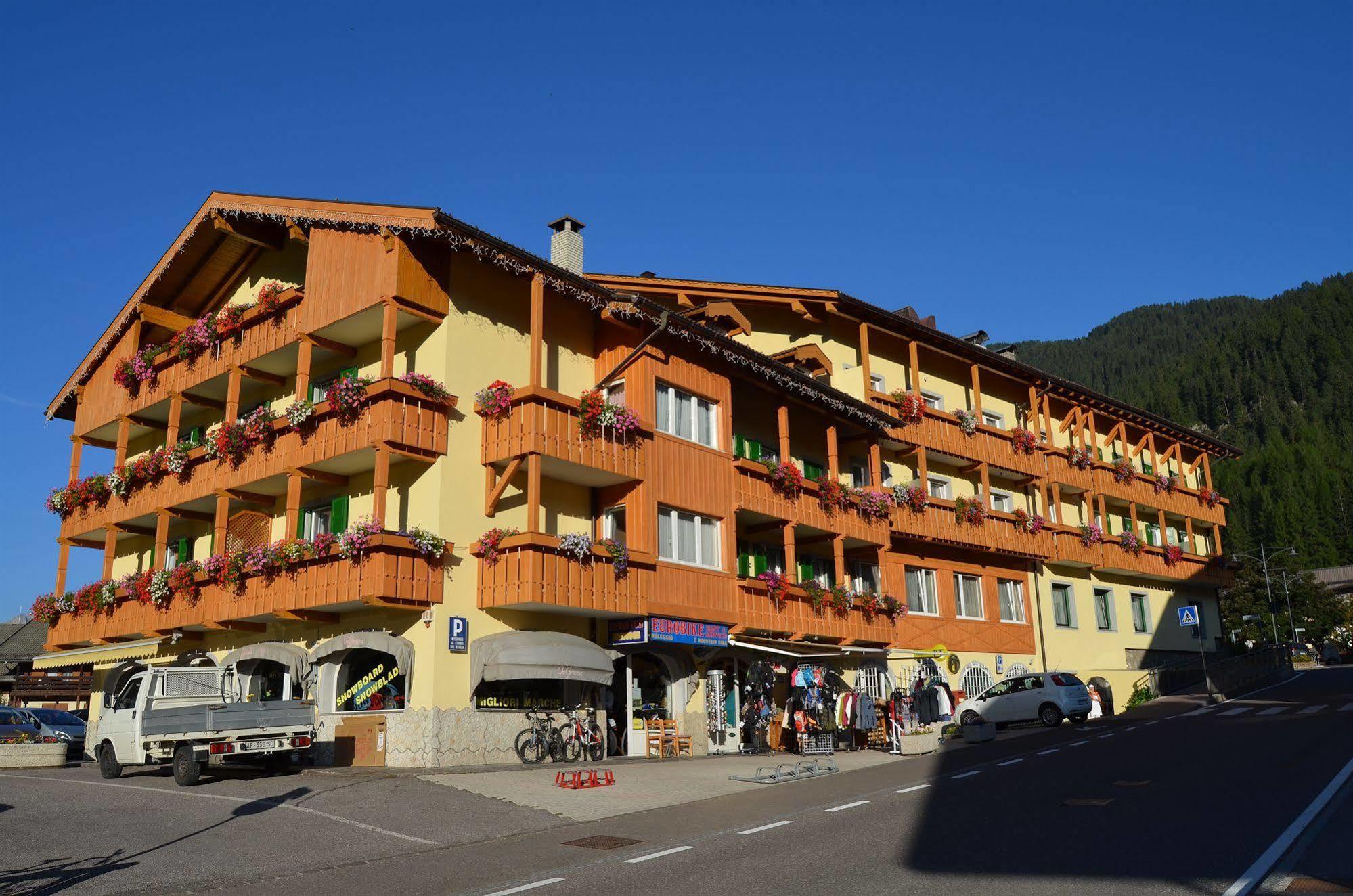 Ladina Hotel
